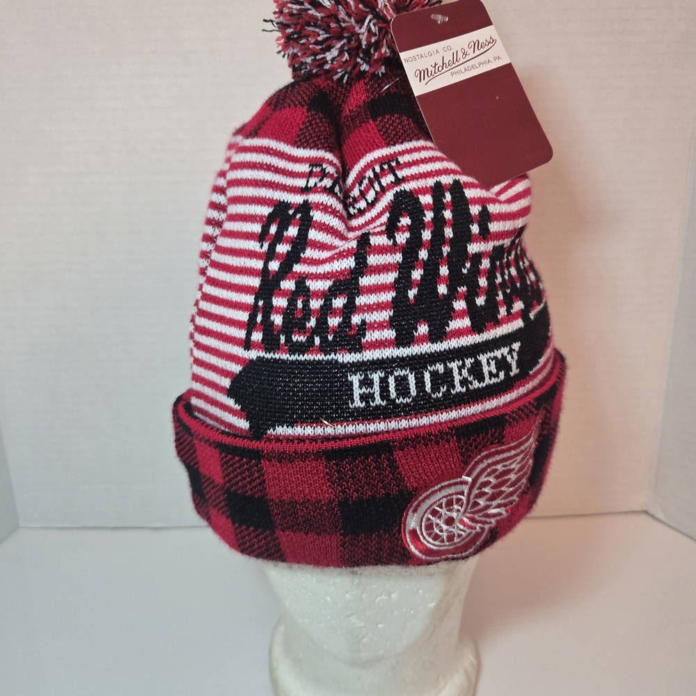 Mitchell & Ness Detroit Red Wings Hockey Pom Beanie